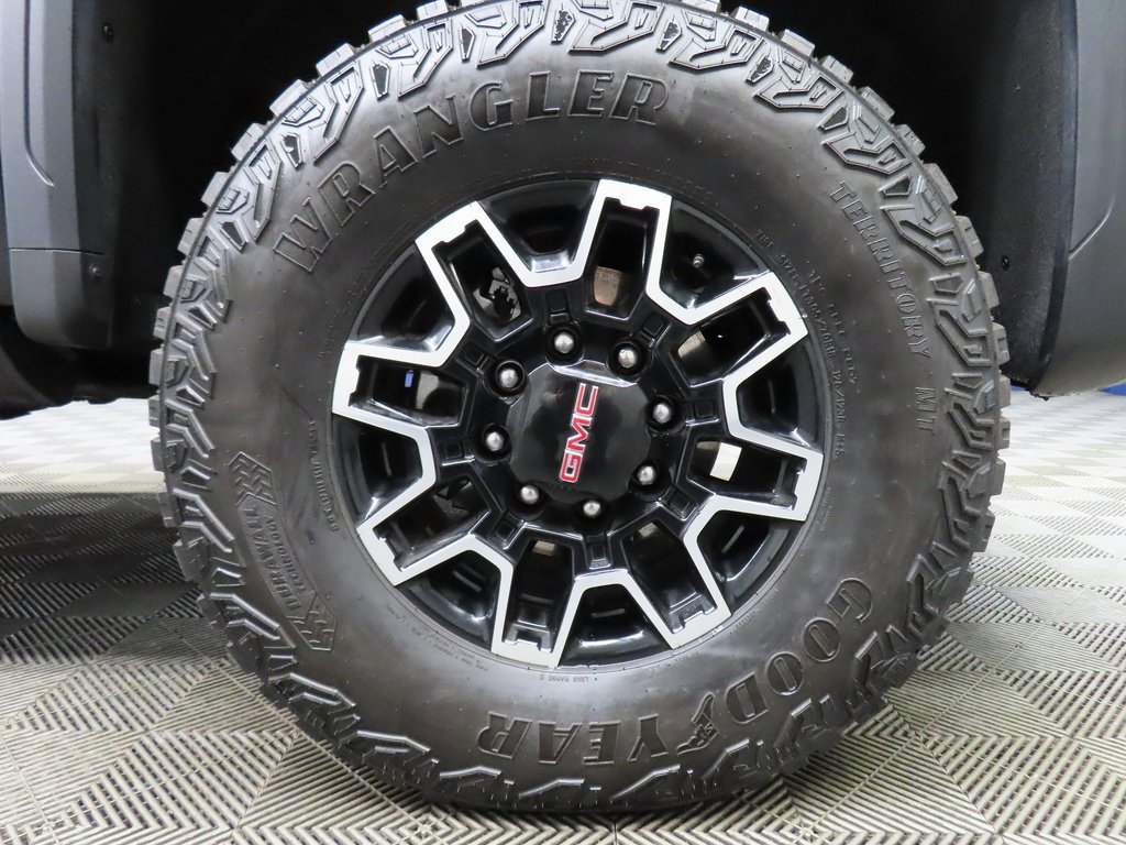 Used 2025 GMC Sierra 2500 AT4X image 8