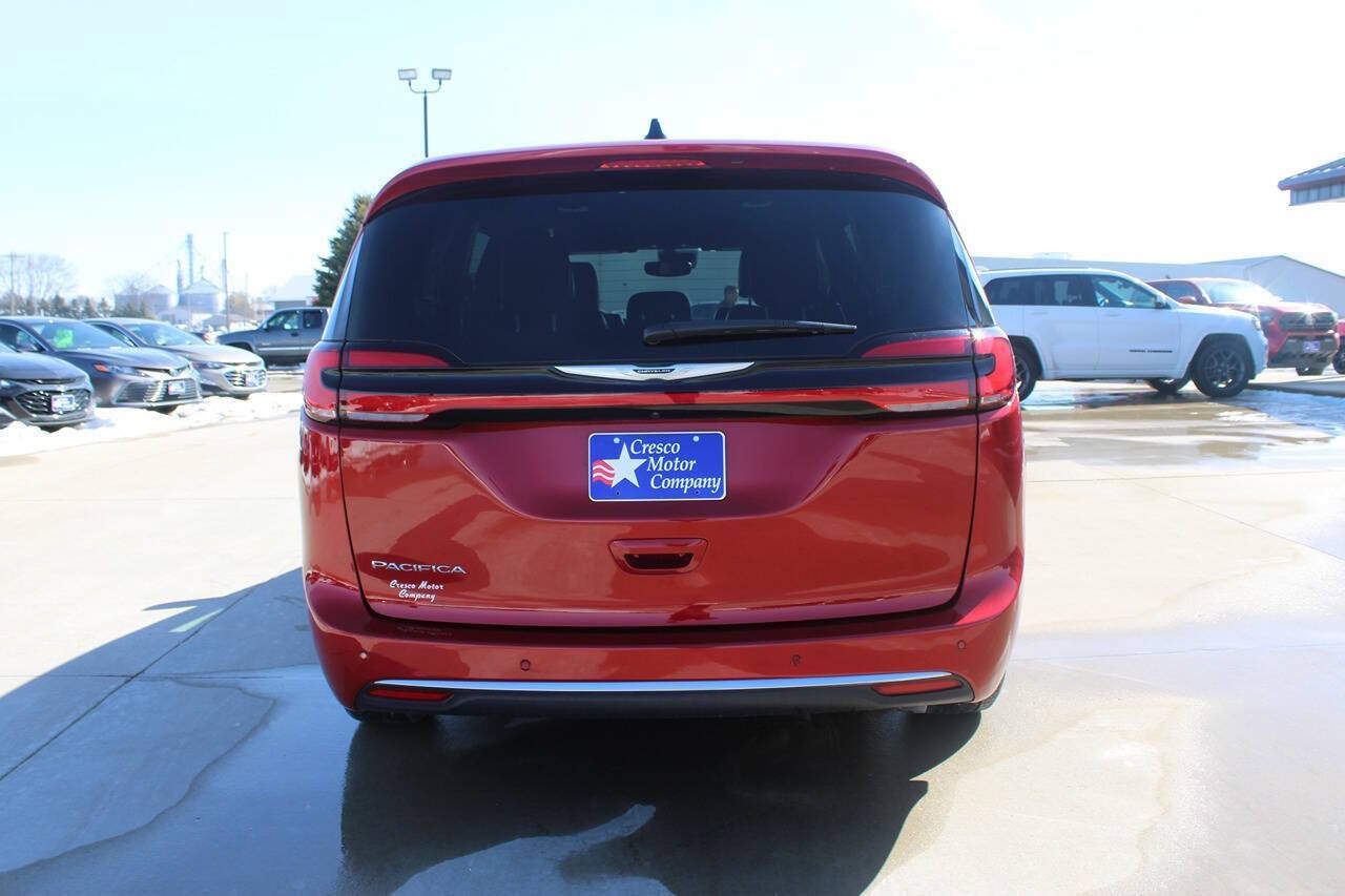 Used 2025 Chrysler Pacifica Select FWD image 6