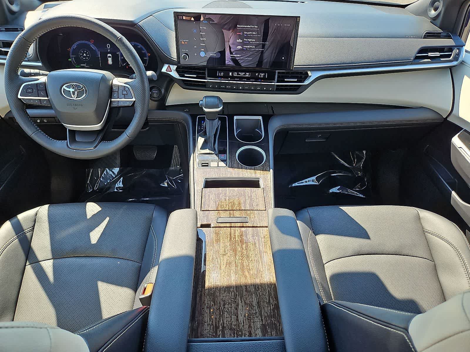 Used 2025 Toyota Sienna Platinum AWD/4WD image 11
