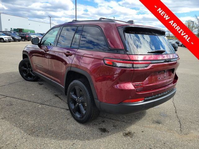 Used 2024 Jeep Grand Cherokee Altitude AWD/4WD image 5