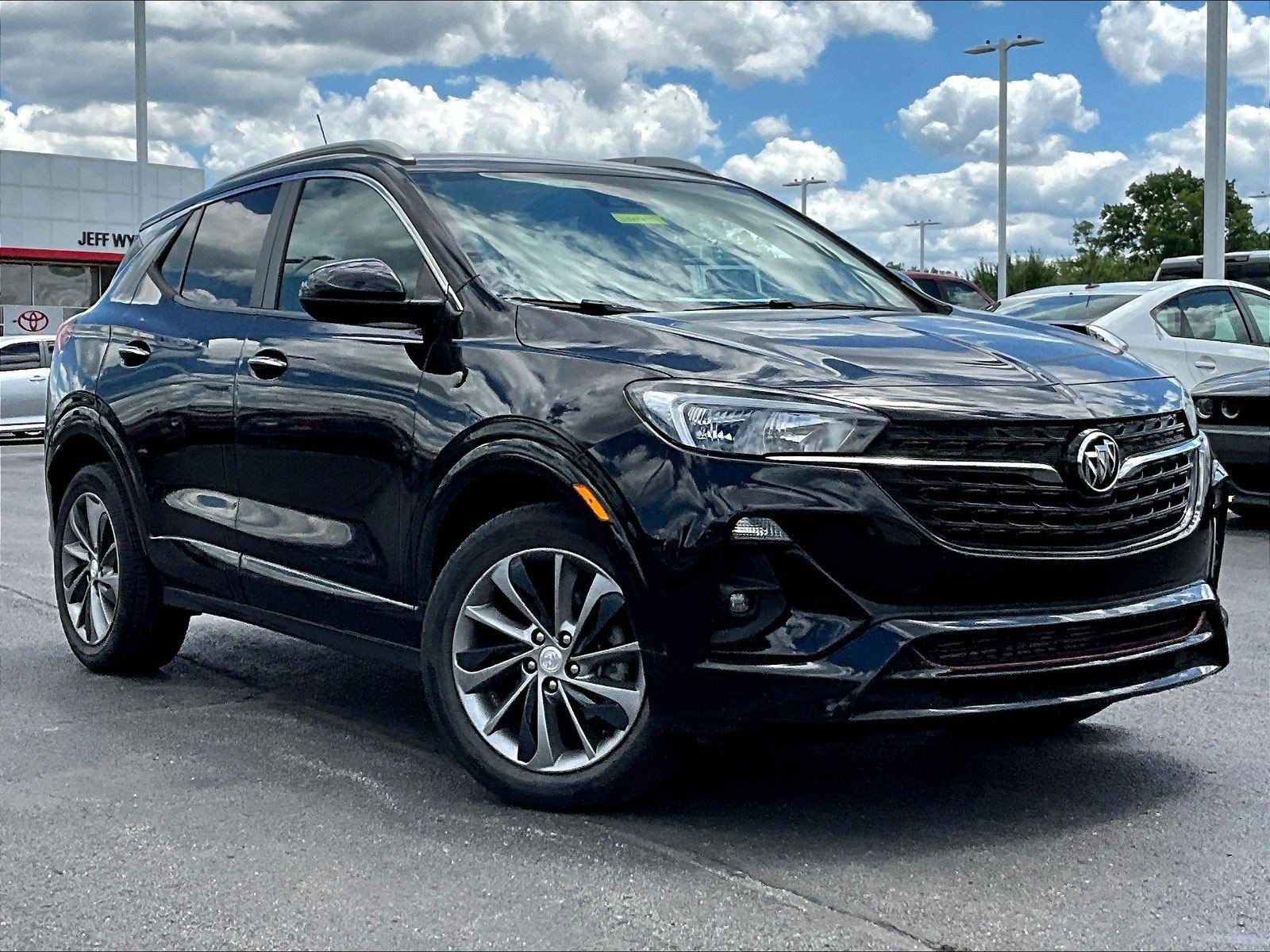 Used 2022 Buick Encore GX Preferred w/ Sport Touring Package FWD image 3