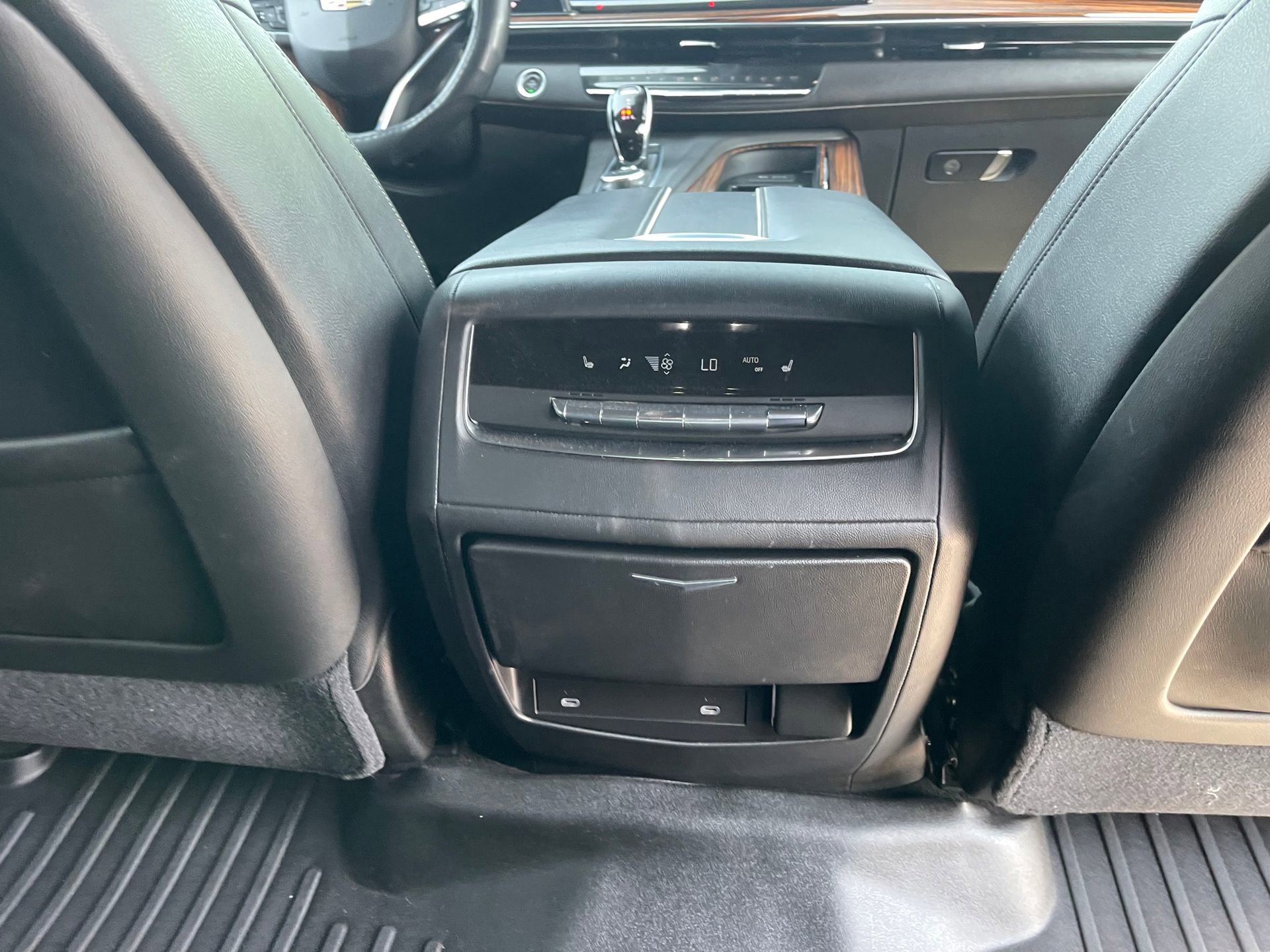 Used 2021 Cadillac Escalade Luxury image 26