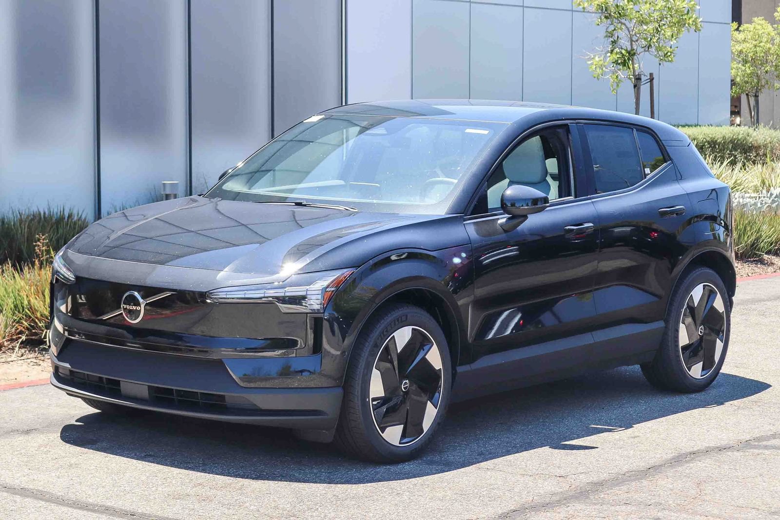 New 2026 Volvo EX30 Ultra w/ Climate Package AWD/4WD image 3
