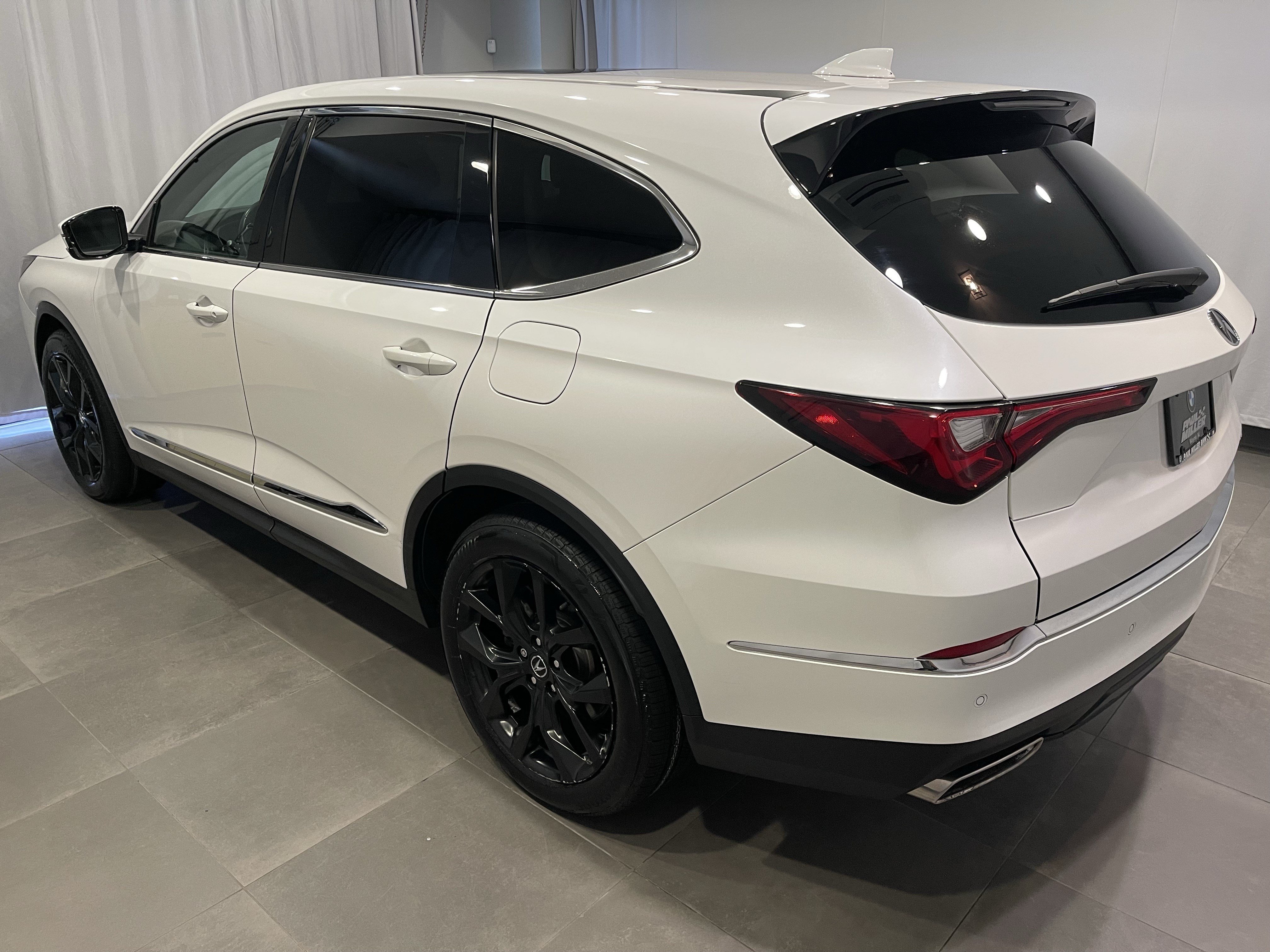 Used 2023 Acura MDX w/ Technology Package AWD/4WD image 5