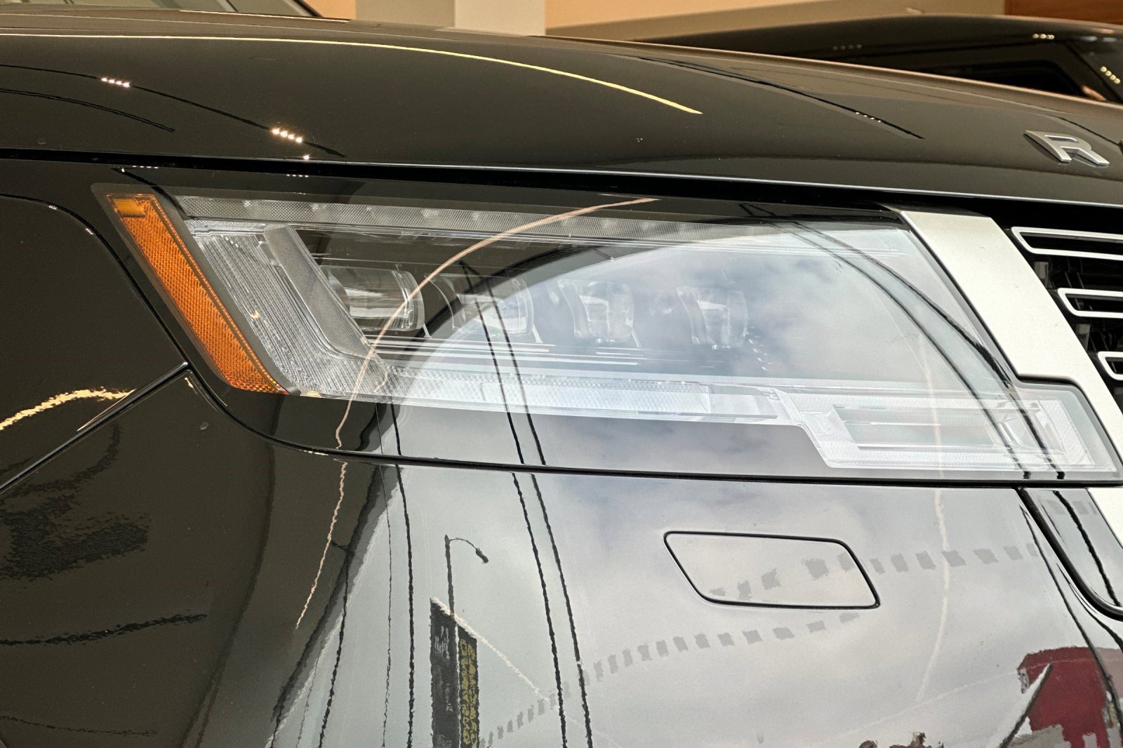 Certified 2025 Land Rover Range Rover Long Wheelbase SE image 12