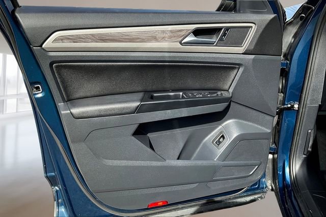 Used 2020 Volkswagen Atlas Cross Sport SE w/ Panoramic Sunroof Package image 17