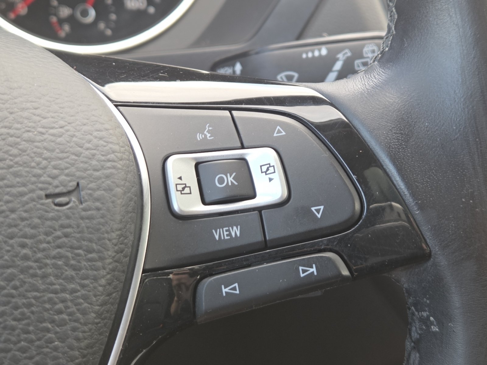 Used 2019 Volkswagen Tiguan SE w/ Panoramic Sunroof Package AWD/4WD image 28