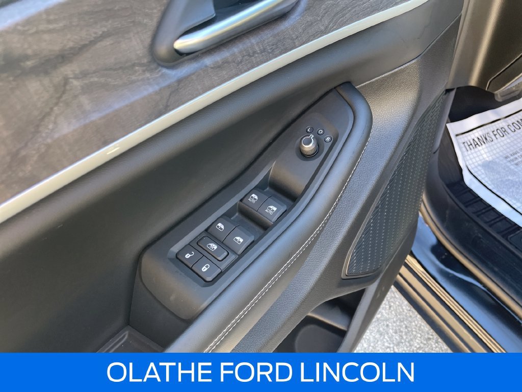 Used 2025 Jeep Grand Cherokee Limited w/ Luxury Tech Group II AWD/4WD image 21