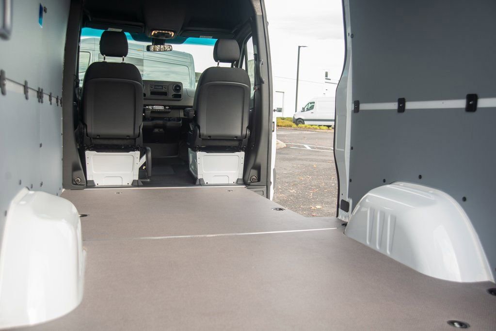 Used 2025 Mercedes-Benz Sprinter 2500 image 39