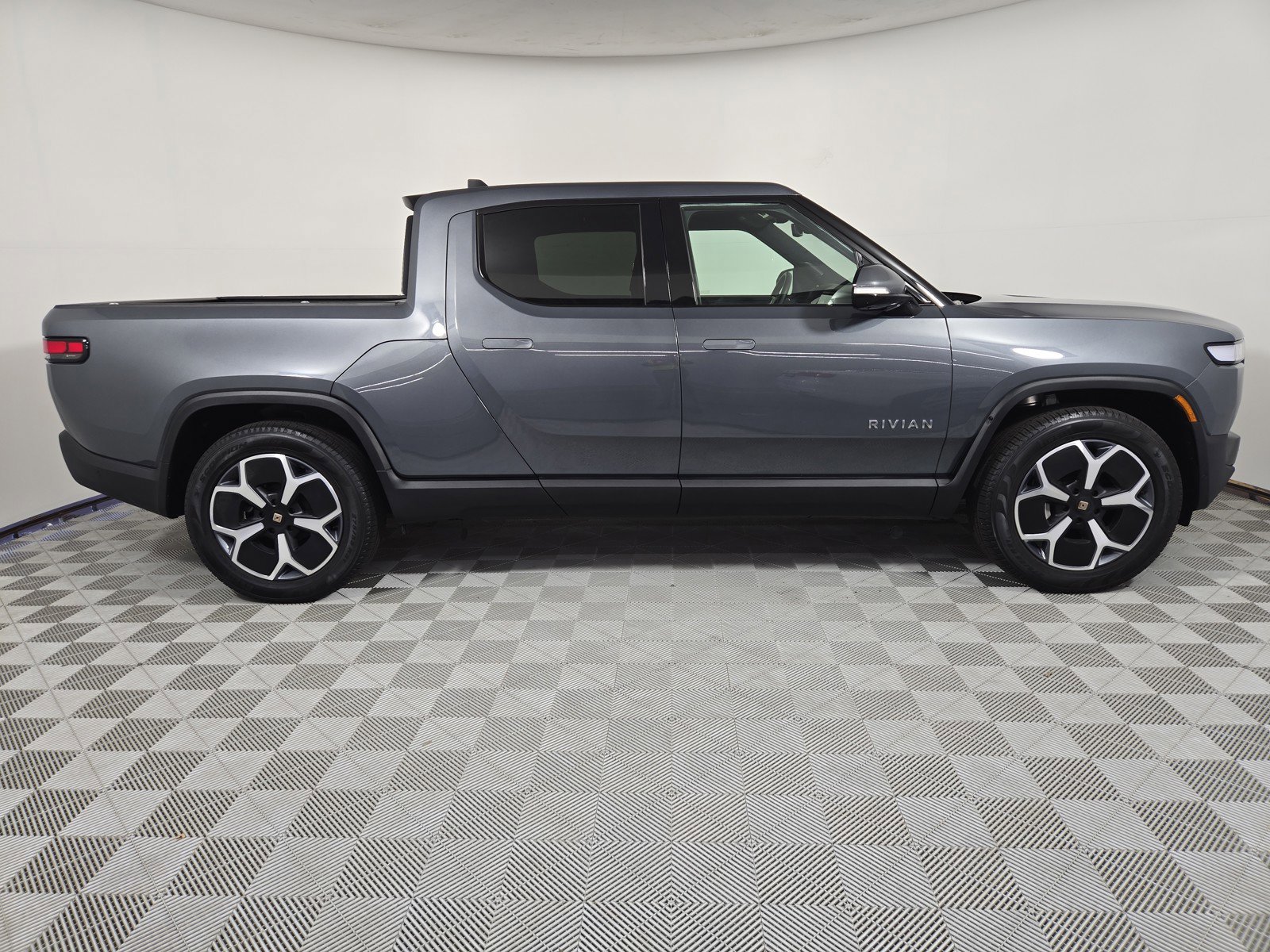 Used 2024 Rivian R1T Adventure image 6