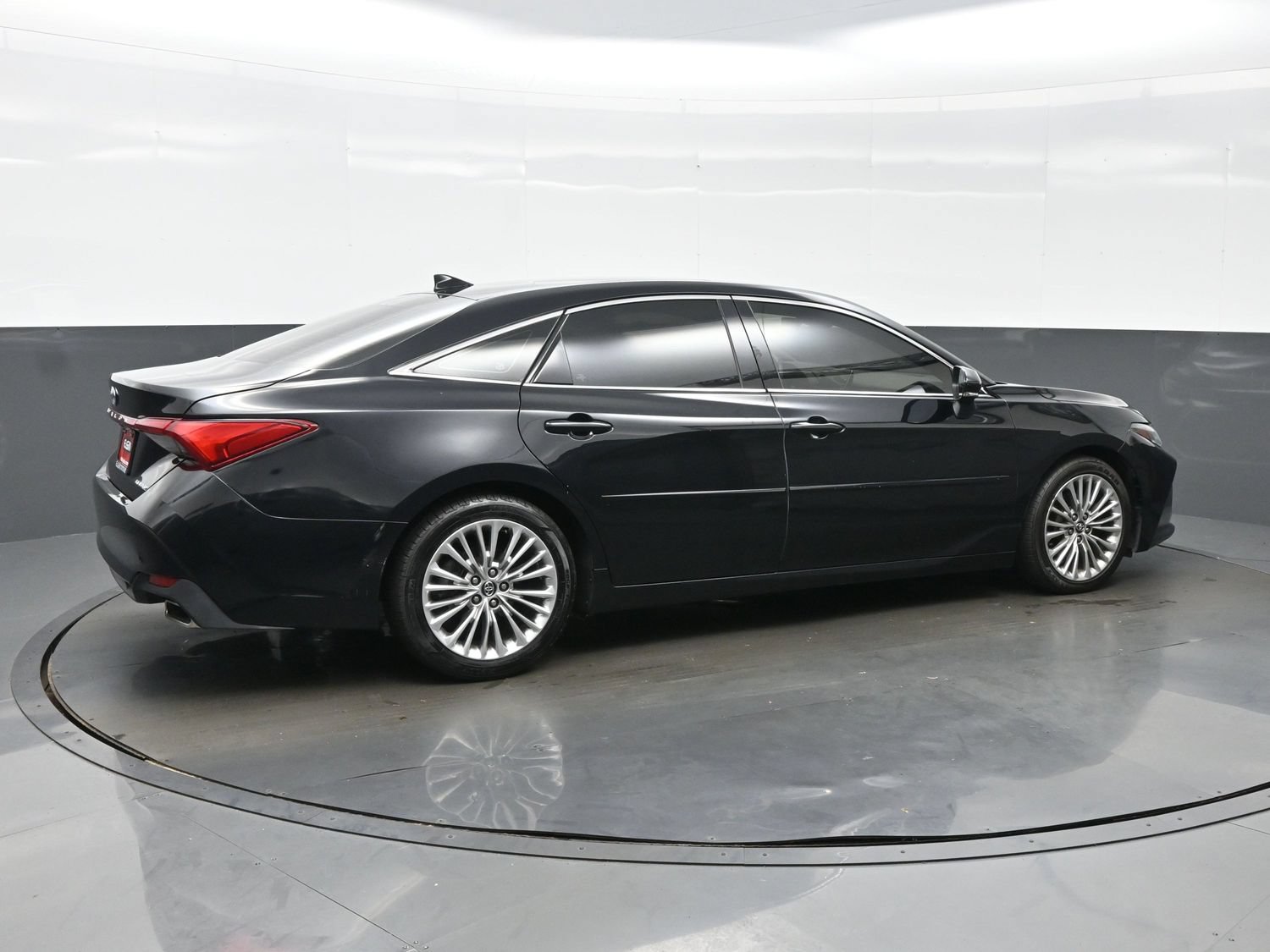 Used 2020 Toyota Avalon Limited w/ Advanced Safety Package FWD image 6