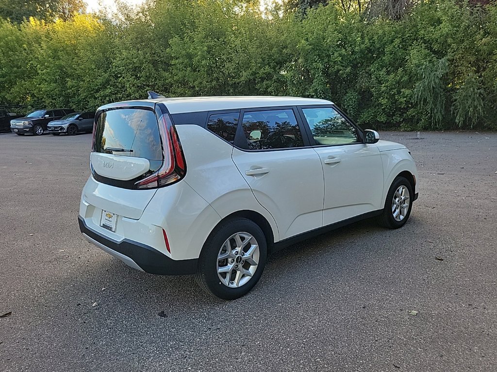 Used 2025 Kia Soul LX w/ LX Technology Package FWD image 10