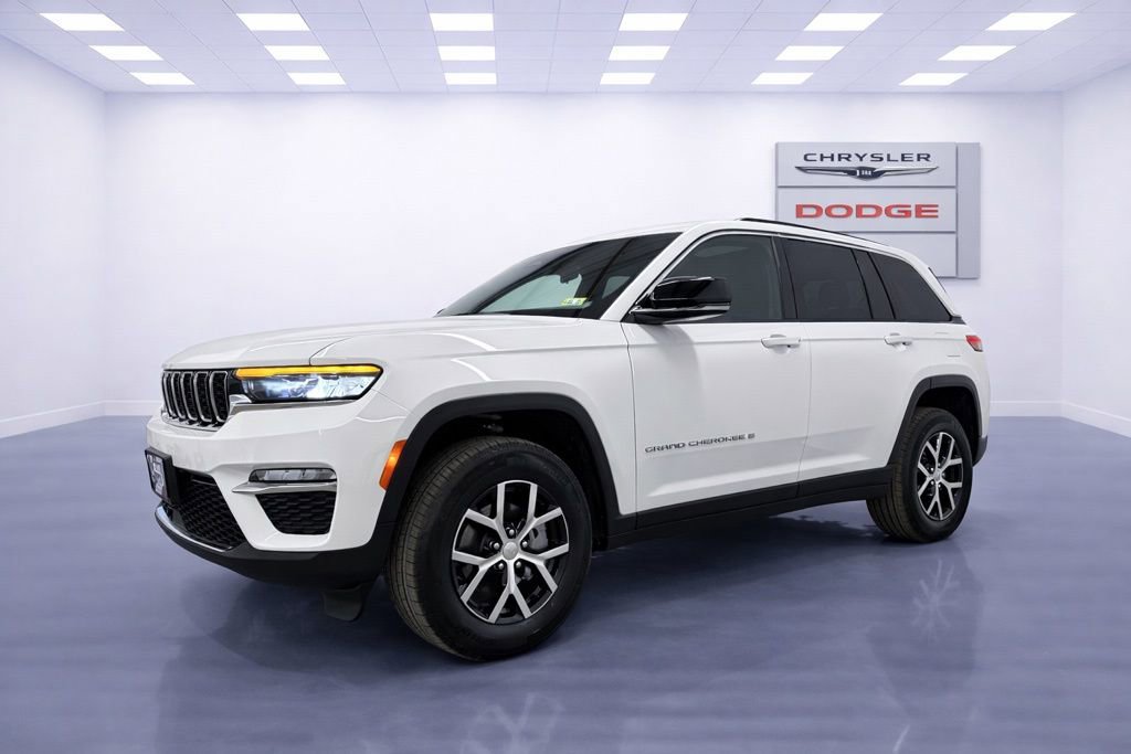 Used 2025 Jeep Grand Cherokee Limited image 3