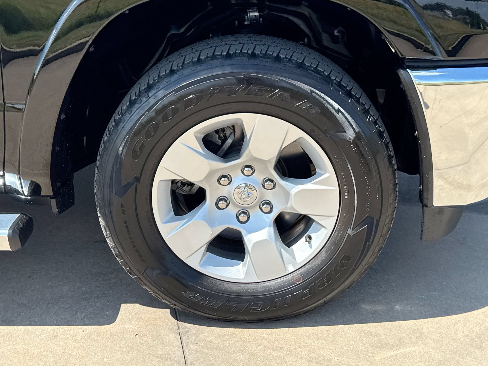 Used 2025 RAM 1500 Big Horn AWD/4WD image 10