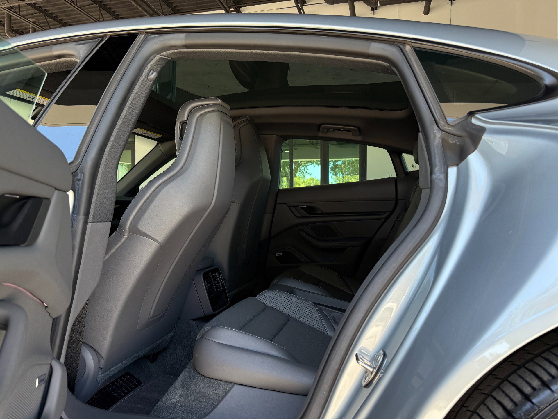 Used 2022 Porsche Taycan image 31