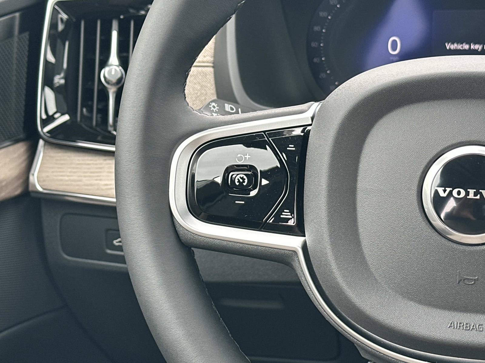 New 2026 Volvo XC90 T8 Plus w/ Protection Package Premier AWD/4WD image 8