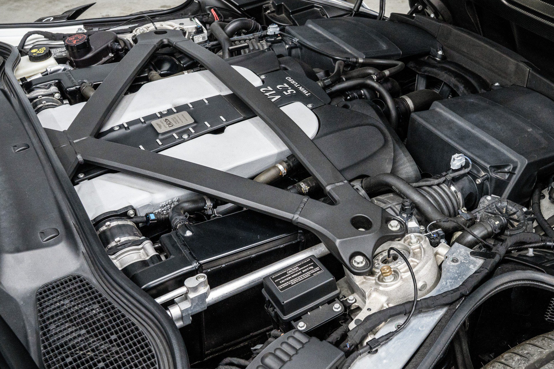 Used 2019 Aston Martin DBS Superleggera RWD image 11