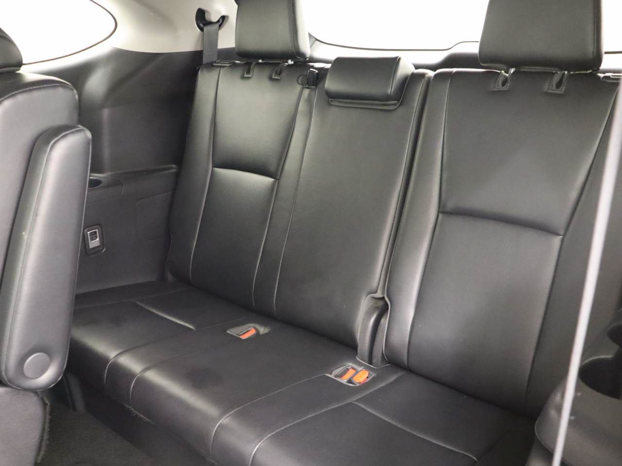 Used 2021 Toyota Highlander XLE FWD image 17