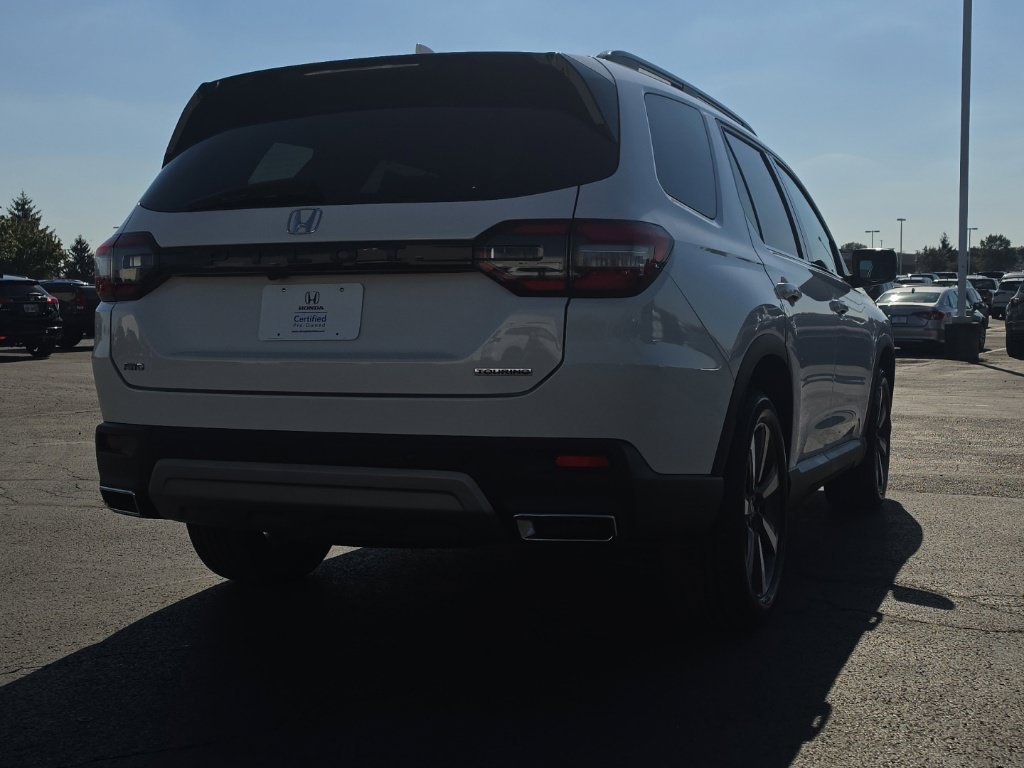 Certified 2025 Honda Pilot Touring image 9