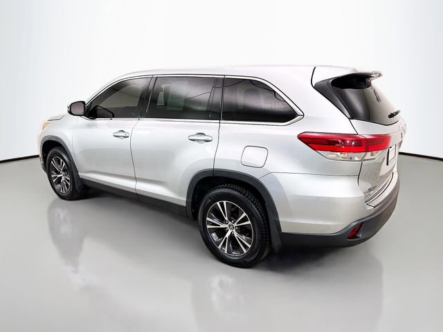 Used 2019 Toyota Highlander LE AWD/4WD image 5