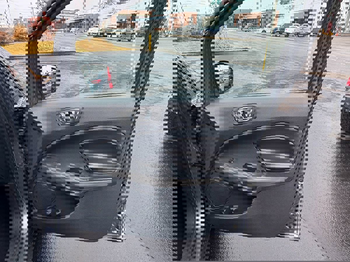 Used 2018 Ford EcoSport Titanium w/ Titanium Cold Weather Package image 16
