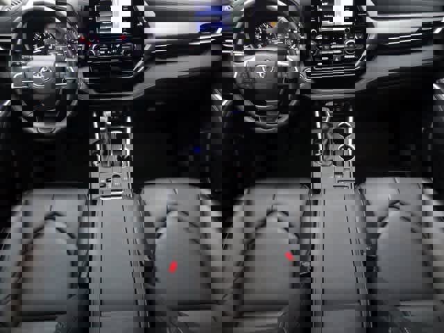 Used 2022 Toyota Highlander XLE image 16