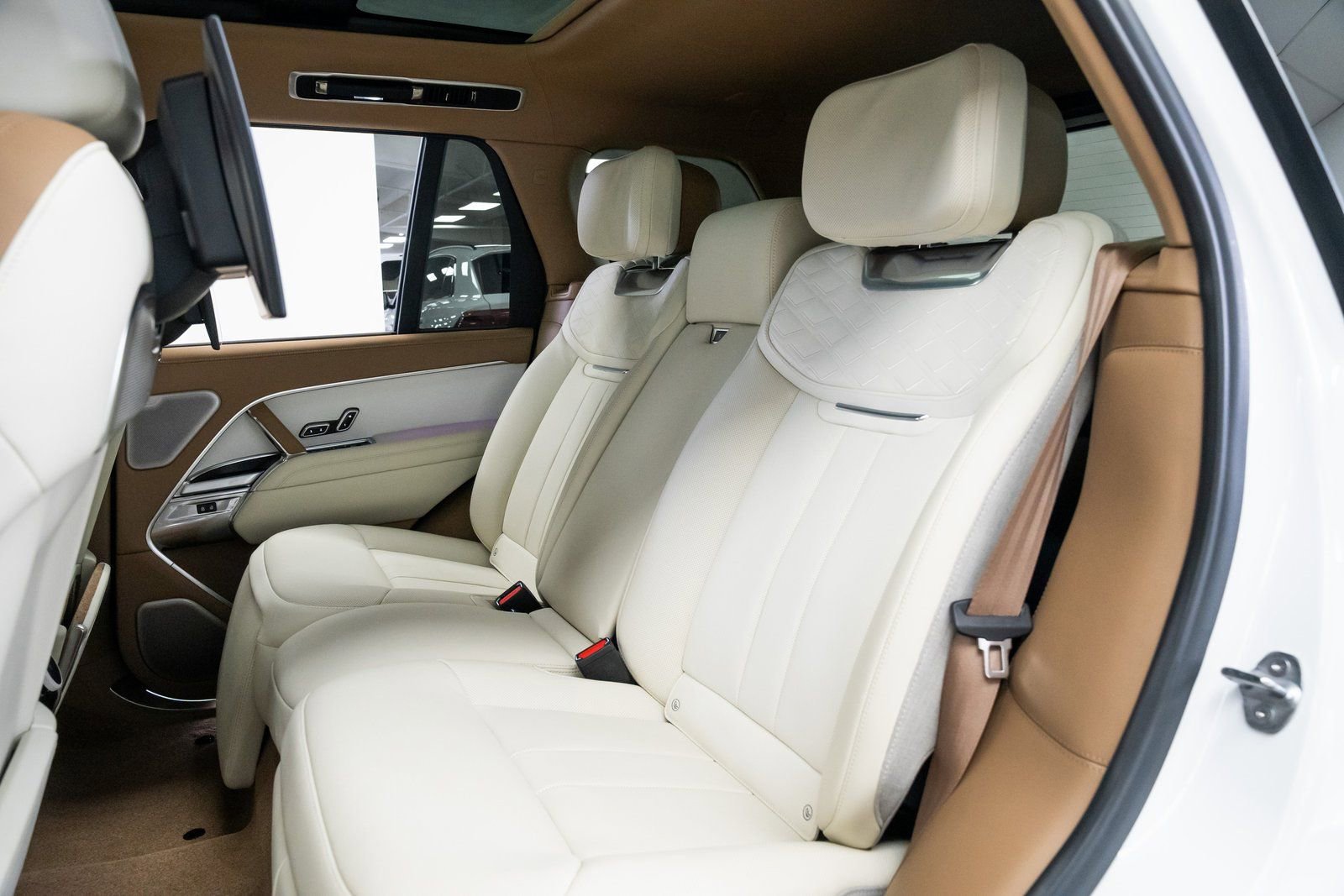 Used 2023 Land Rover Range Rover SV image 22