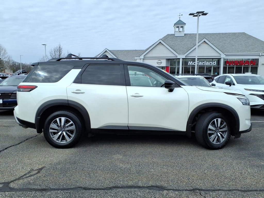 Certified 2023 Nissan Pathfinder SL w/ Lighting Package (N92) image 2