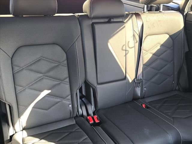 Used 2025 Volkswagen Atlas Cross Sport SE AWD/4WD image 30