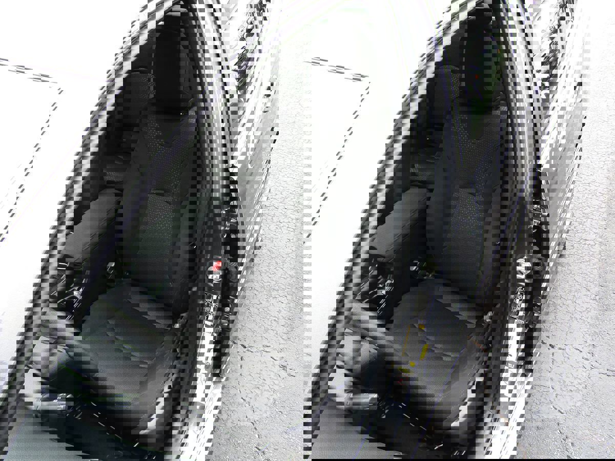 Used 2022 Toyota Prius LE image 28