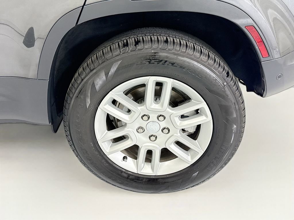 Certified 2025 Land Rover Defender 110 S image 30