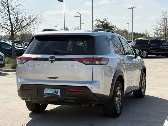 Used 2025 Nissan Pathfinder SV image 4