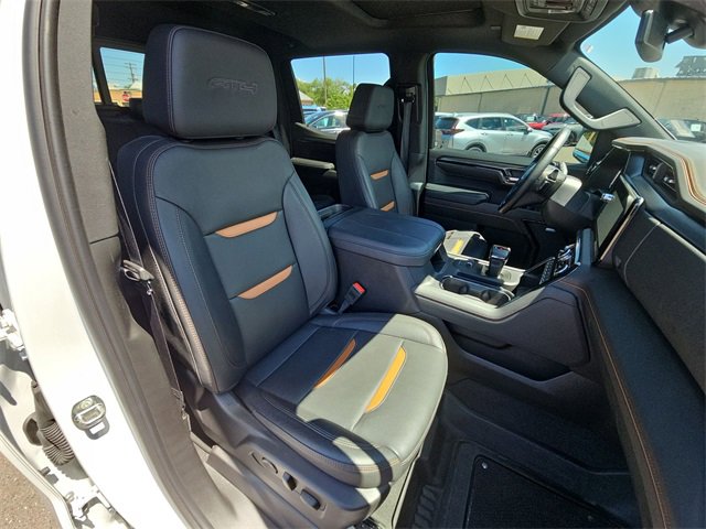 Used 2024 GMC Sierra 1500 AT4 w/ AT4 Premium Package image 17