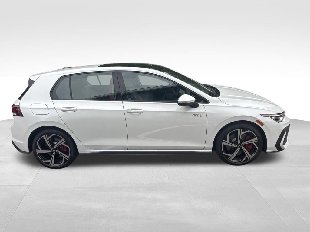 Used 2026 Volkswagen GTI SE FWD image 4