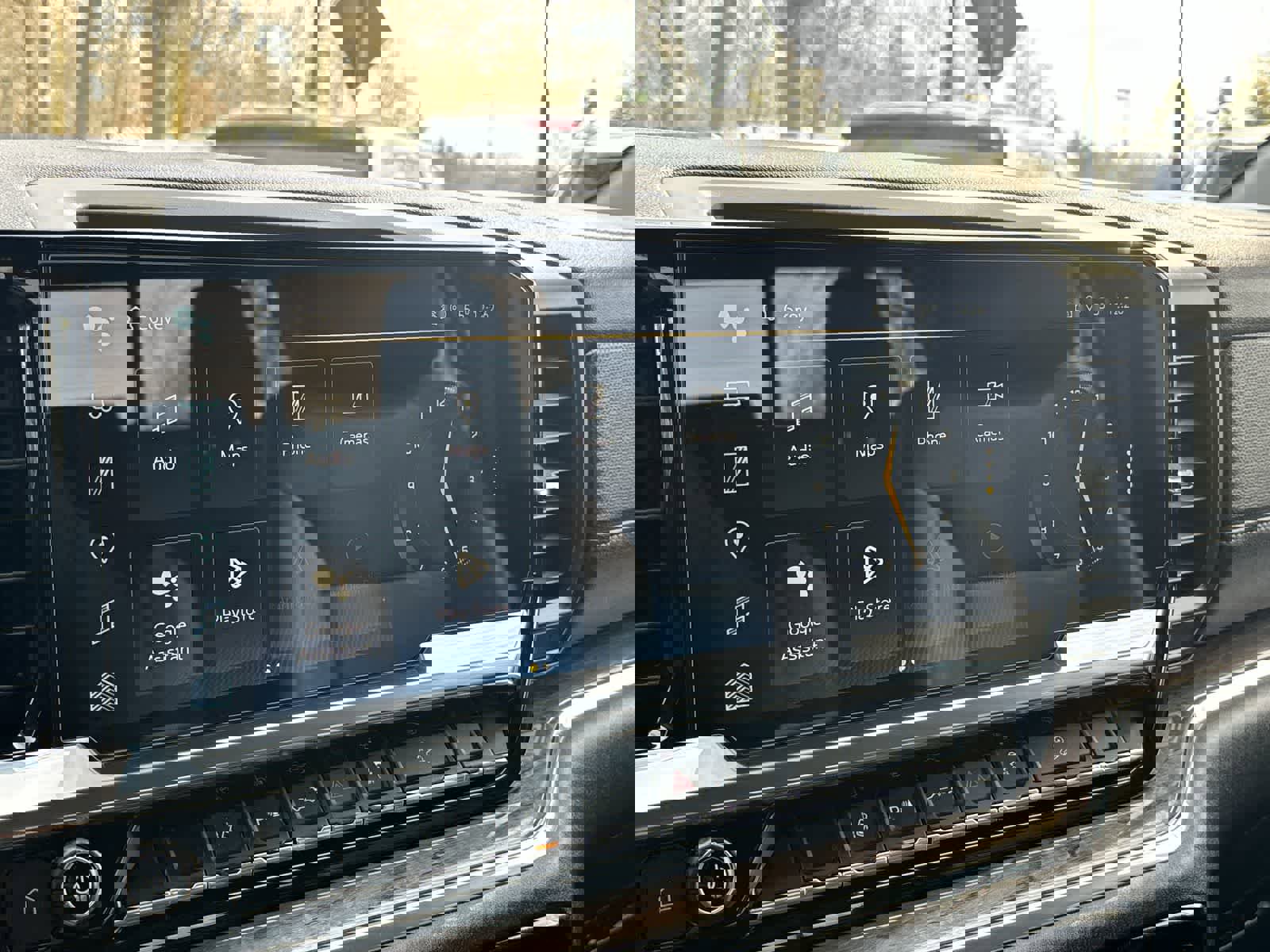 Used 2024 Chevrolet Silverado 3500 LTZ w/ LTZ Convenience Package image 23