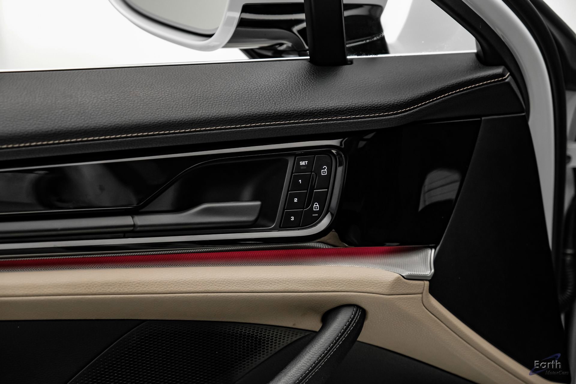 Used 2025 Porsche Panamera w/ Premium Package image 76