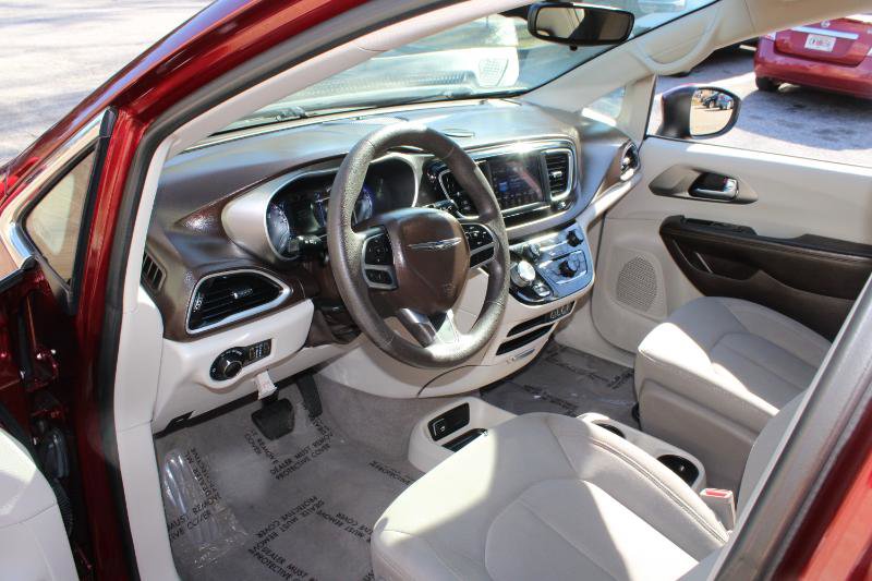 Used 2021 Chrysler Voyager LX image 10