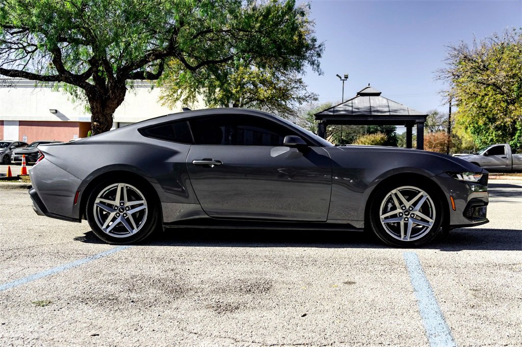 Used 2024 Ford Mustang Premium image 4