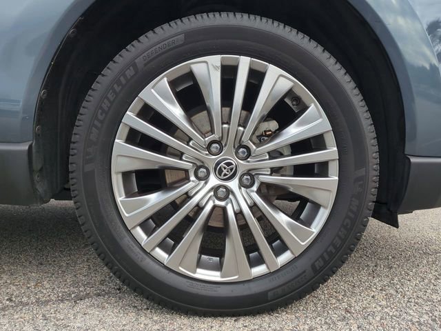 Used 2021 Toyota Venza XLE w/ Softex Package image 11