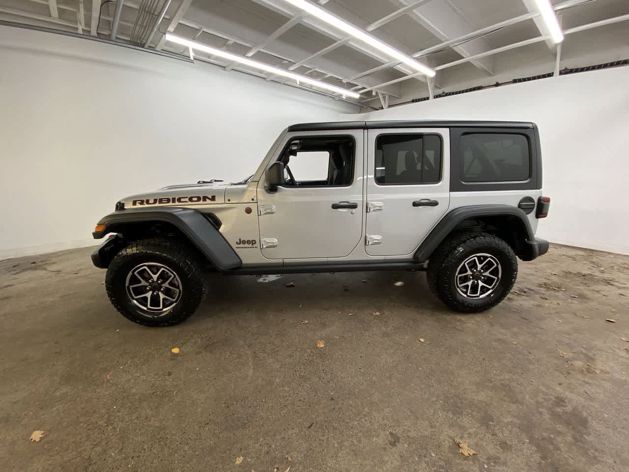 Used 2024 Jeep Wrangler Unlimited Rubicon AWD/4WD image 3