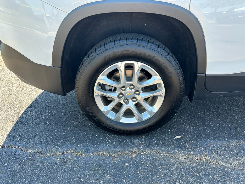 Used 2022 Chevrolet Traverse LS image 5
