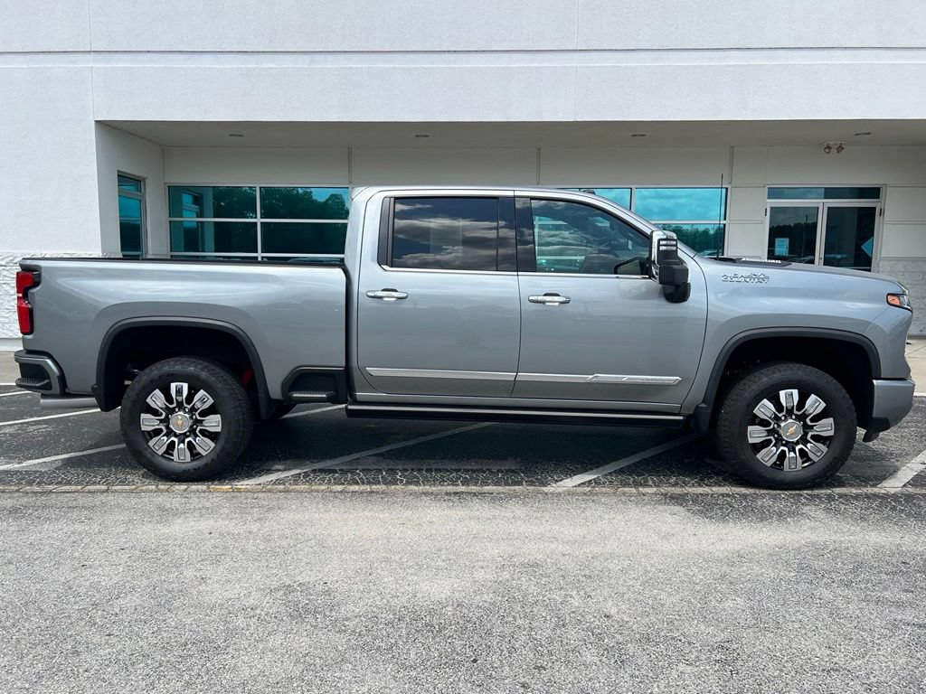 Used 2024 Chevrolet Silverado 2500 High Country w/ High Country Premium Package AWD/4WD video 3
