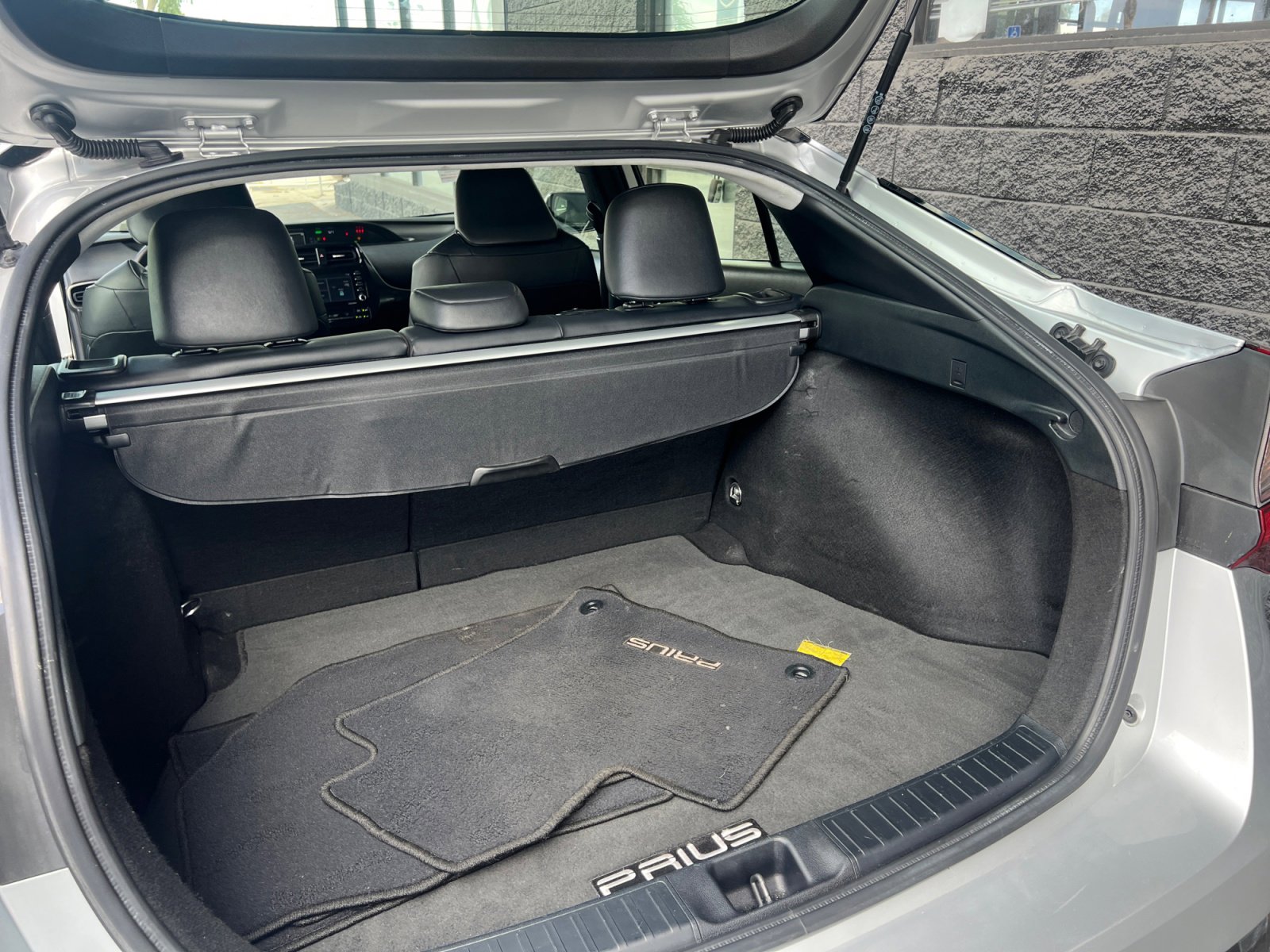 Used 2022 Toyota Prius XLE FWD image 22