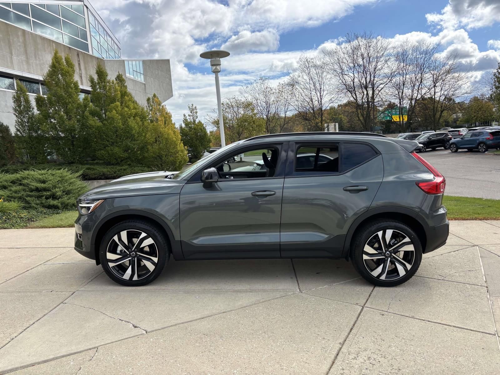 New 2026 Volvo XC40 B5 Ultra w/ Protection Package Premier AWD/4WD image 4