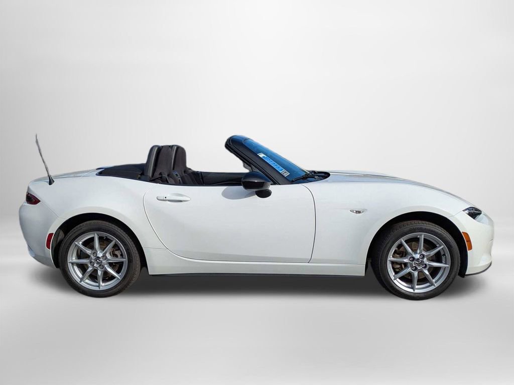 Used 2017 MAZDA MX-5 Miata Sport image 2