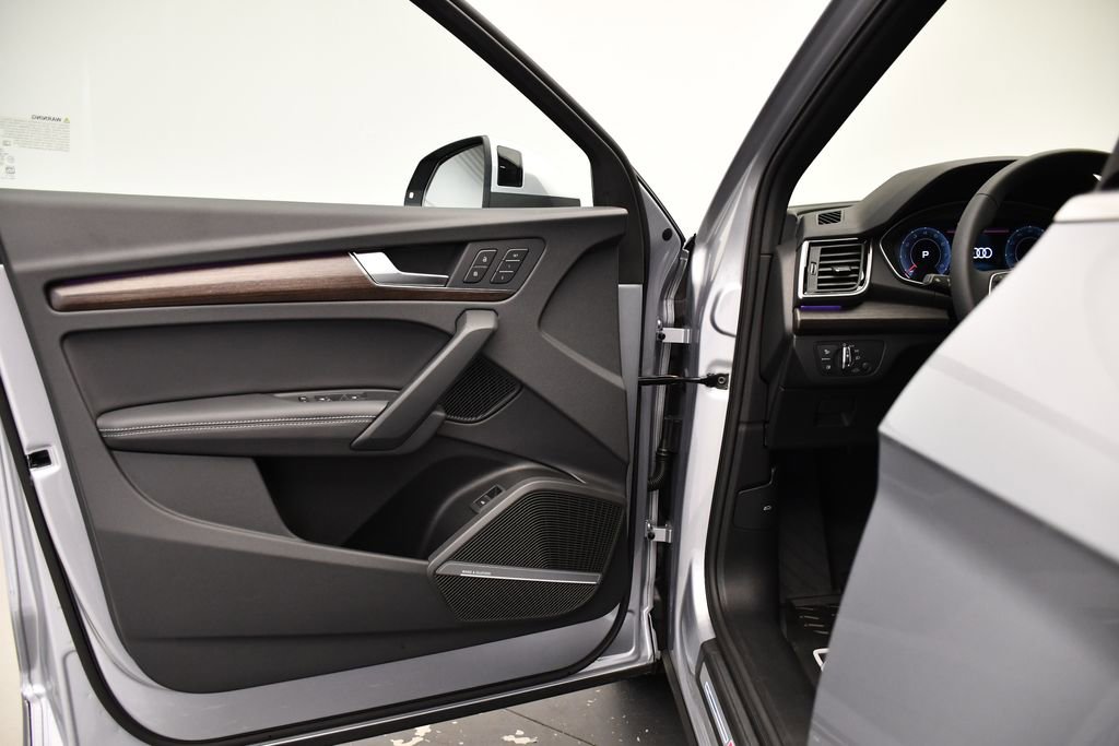 Used 2025 Audi Q5 2.0T Premium Plus w/ Premium Plus Package image 32