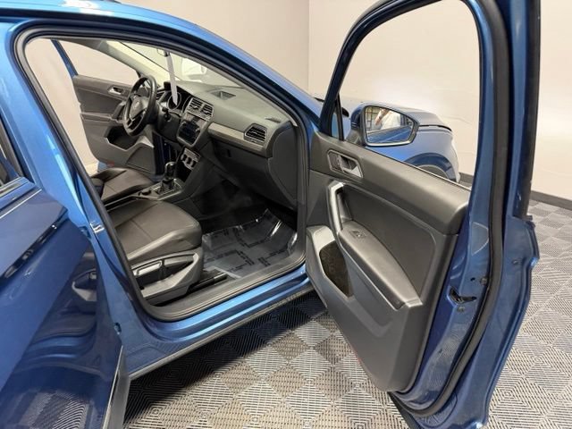 Used 2020 Volkswagen Tiguan SE w/ 3rd Row Seat Package AWD/4WD image 23