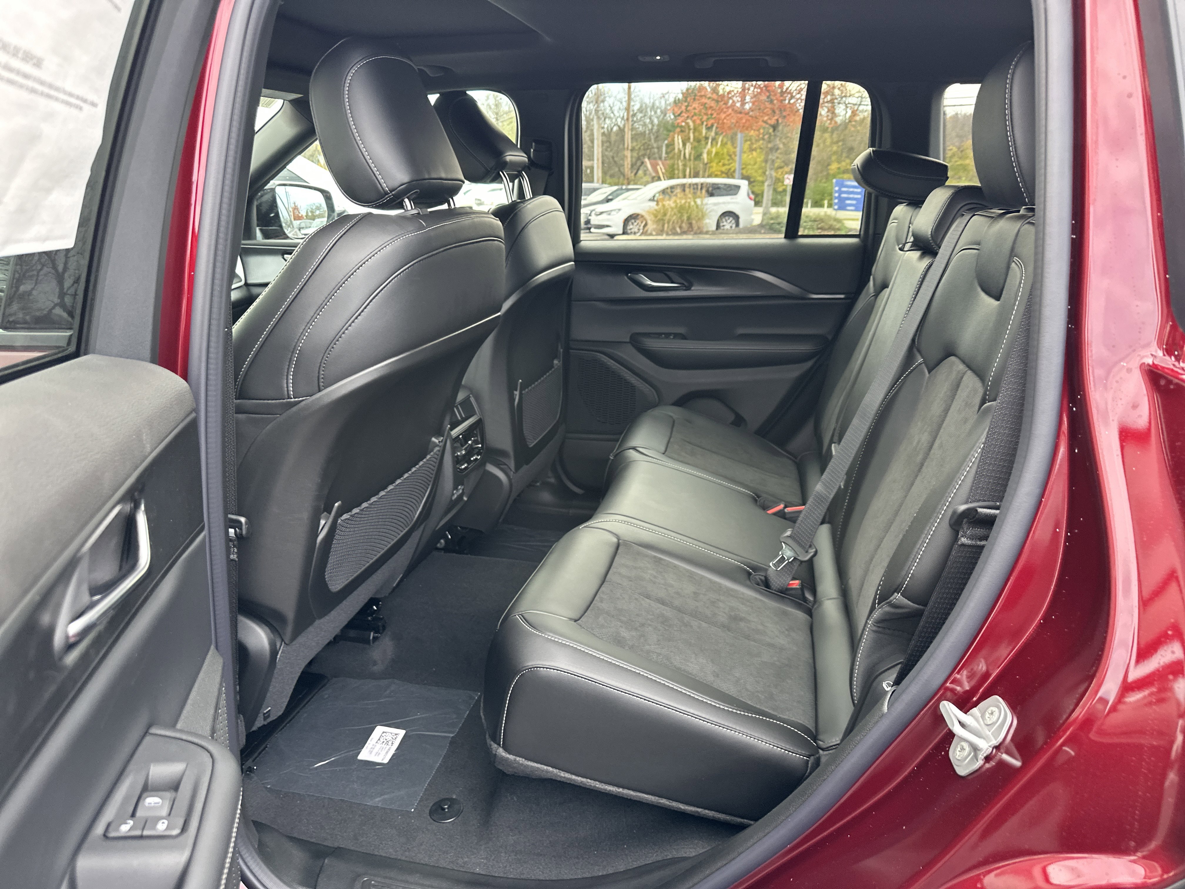 New 2025 Jeep Grand Cherokee Altitude image 29