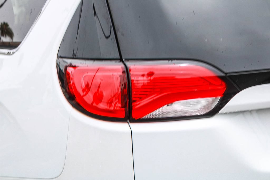 Used 2018 Chrysler Pacifica Touring-L w/ Tire & Wheel Group FWD image 7