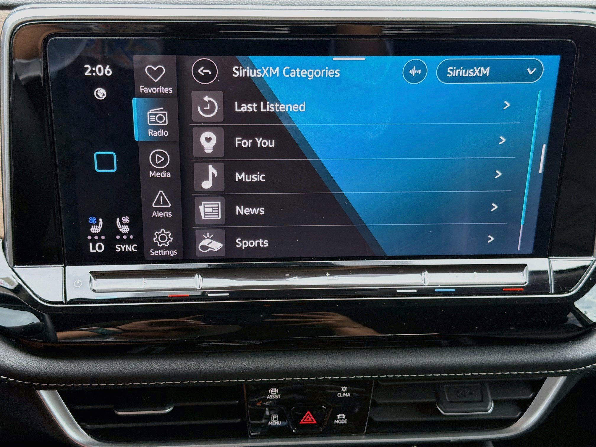 Used 2024 Volkswagen Atlas SE AWD/4WD image 32
